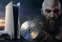 إلغاء أقراص PS5 يثير جدلًا واسعًا بين اللاعبين مع ظهور شخصية من God of War وجهاز PlayStation 5 في صورة تعبيرية