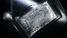 PS5 يواجه سخونة شديدة بعد سنوات.. آثار غريبة تظهر على المعدن السائل 5 تدهور المعدن السائل في PS5 يسبب آثارًا على المشتت الحراري